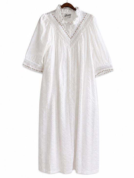 Lisanne Other - EUC! Vintage Lisanne White Embroidered Poly/Rayon Nightgown/Housedress